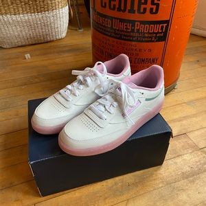 New, never worn reebok classics in size 7.5